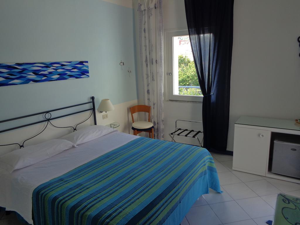 Il Mediterraneo - Adults Only Ponza Habitación foto